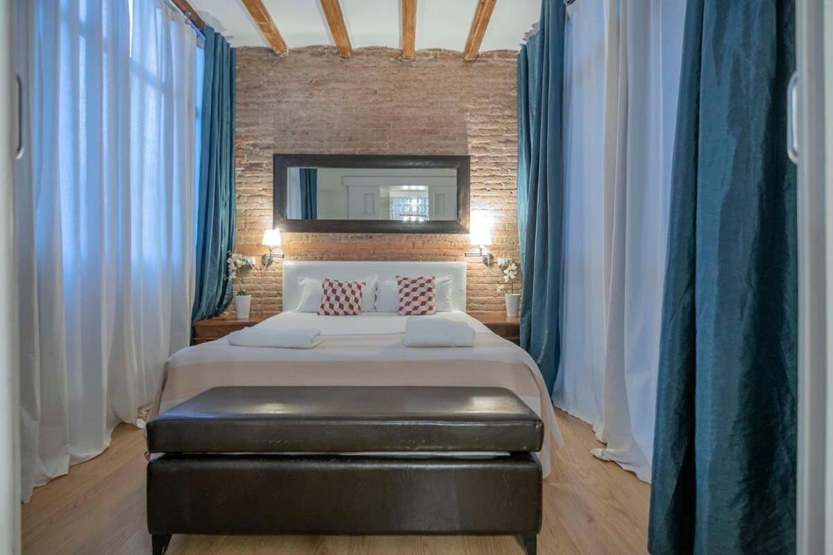 Exclusive 2 Bedroom Apartment In The City Center Barselona Dış mekan fotoğraf
