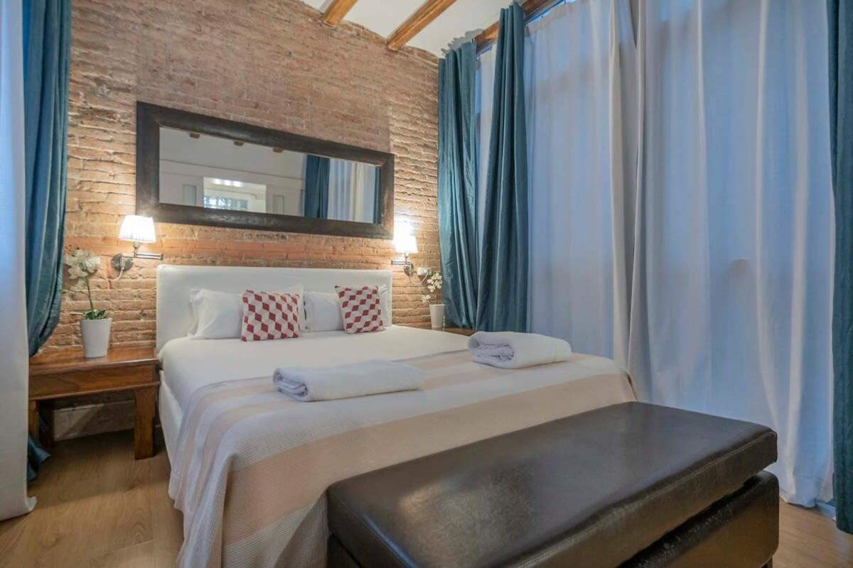 Exclusive 2 Bedroom Apartment In The City Center Barselona Dış mekan fotoğraf